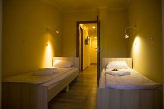 Хостелы Your Hostel Ереван Двухместный номер с 1 кроватью или 2 отдельными кроватями, общая ванная комната-1