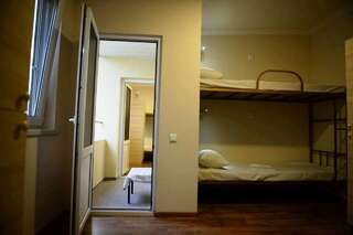 Хостелы Your Hostel Ереван Кровать в общем 6-местном номере-8