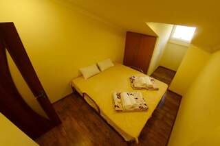 Хостелы Your Hostel Ереван Двухместный номер с 1 кроватью или 2 отдельными кроватями, общая ванная комната-7